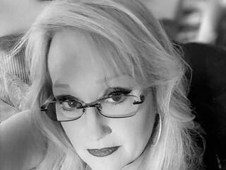 Erotikus videocsevegés Ava6j74