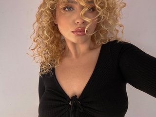 Erotikus videocsevegés baby-dolll