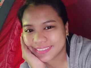 Erotikus videocsevegés BabyBrie