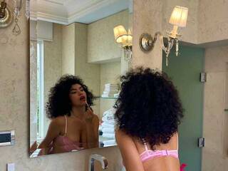 Erotikus videocsevegés babydripp