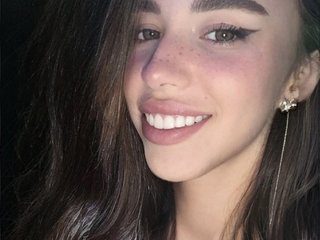 Erotikus videocsevegés Bast3t