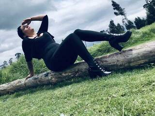 Erotikus videocsevegés bella-devil