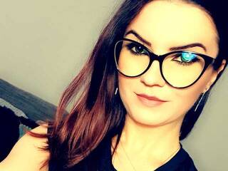 Erotikus videocsevegés Bella-Diamond