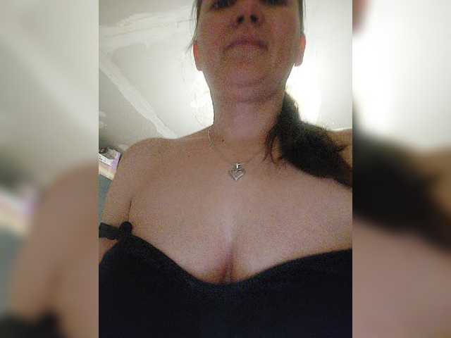 Fényképek Bellashow Breasts....70 tokensPussy....150 tokensInserted dildo in pussy.....400 tokensFully undressed..... 200 tokensHi guys a little help if you like me so i can finish renovating my house .....5000 tokens Thanks i kiss you