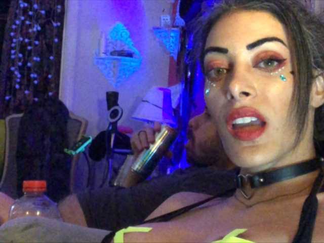 Fényképek bemywifi1 #brunette #chat #topless #preshow #privateshow #fetish #feet #arab #tattoos #handcuffs #footfwtish #fingering #couple #toyplay #slim #fit #smalltits