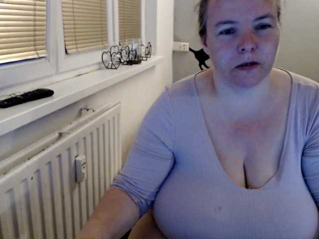 Fényképek Bessy123 squirt group,lovense, play breasts play pussy, play ass + toy spy, group oil body, group. tits here 10, naked, body 20, squirt pvt, lovense spy
