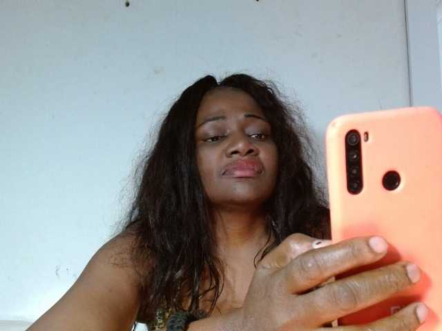 Sugárzási képernyőképek BigBustyBlack