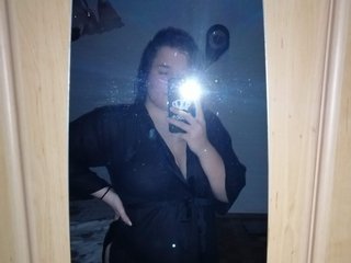 Erotikus videocsevegés BiggKittyGirl666