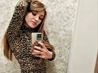 Erotikus videocsevegés Black-Wine