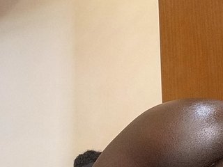 Erotikus videocsevegés Blaqlover