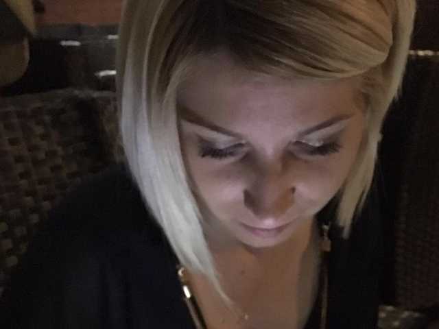 A profil fényképe blond-ally