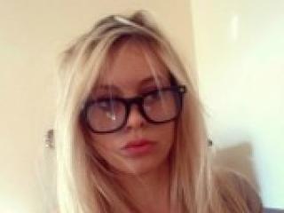 A profil fényképe blonddooll