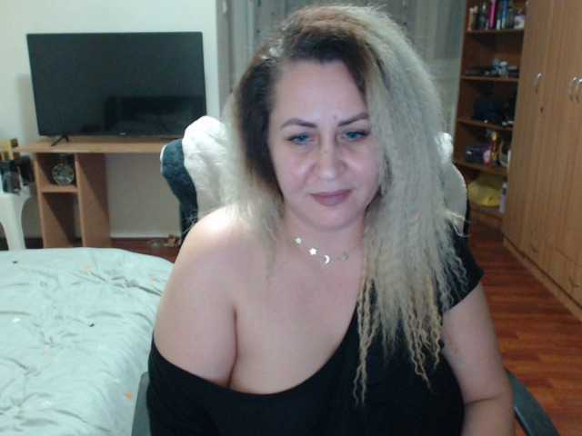 Fényképek BlondeElla 1000 tokens who want me and love me