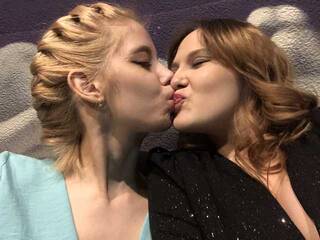 Erotikus videocsevegés BlondiPolli