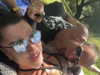 Erotikus videocsevegés Casual_couple_in_love