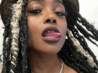 Erotikus videocsevegés bossybella