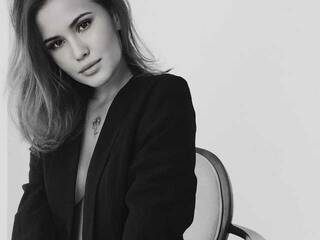 Erotikus videocsevegés BrilliantKimmy