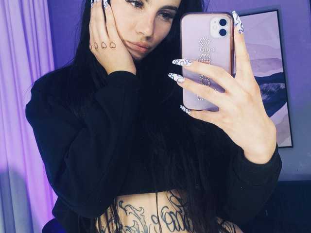 A profil fényképe BritniSquirts