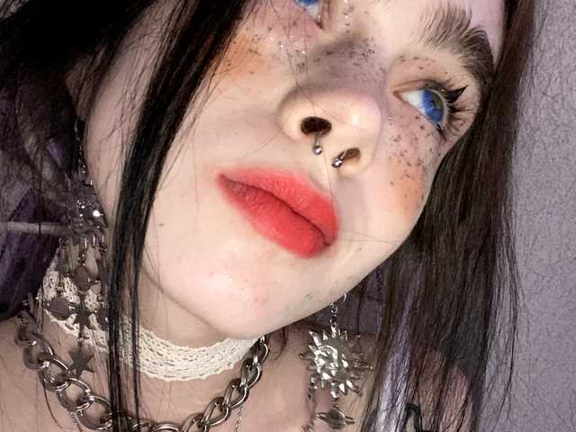 A profil fényképe BrokenDoll666