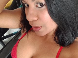 Erotikus videocsevegés Brun3tt3