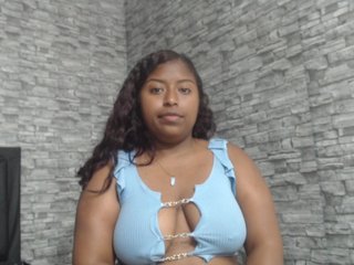 Erotikus videocsevegés BrunetteSexy24