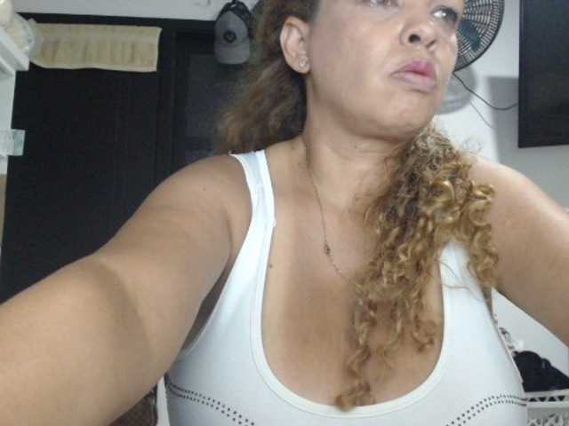 Fényképek BustyAngela show Naked 70. show tits. 30 show pussy 45. play with pussy 100 c2c 35 garganta profunda 80