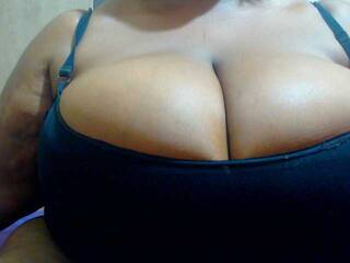 Erotikus videocsevegés bustytitsxx