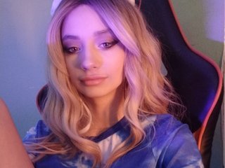 Erotikus videocsevegés CamDragonic24