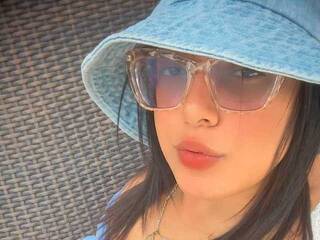 Erotikus videocsevegés CamilaNaughty