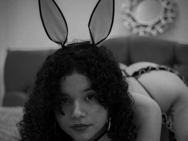 A profil fényképe Candy-Curvyn