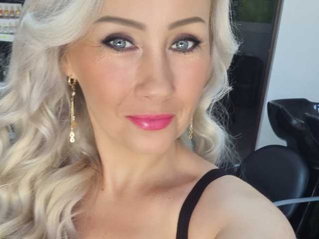 A profil fényképe CandyHellenx