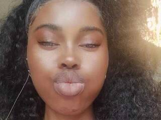 Erotikus videocsevegés CaramelCandy