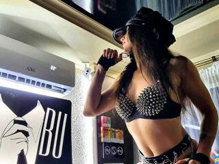 Erotikus videocsevegés Carin-France