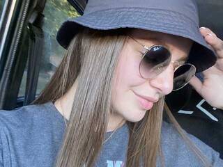 Erotikus videocsevegés CarlieActive