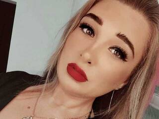 Erotikus videocsevegés CarolineGrac1