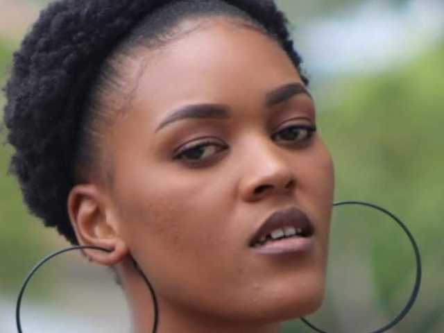 A profil fényképe Carry-Brie