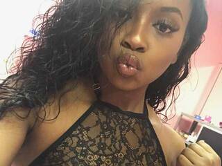 Erotikus videocsevegés charliebarbie