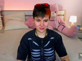 Erotikus videocsevegés CharlieeAdams