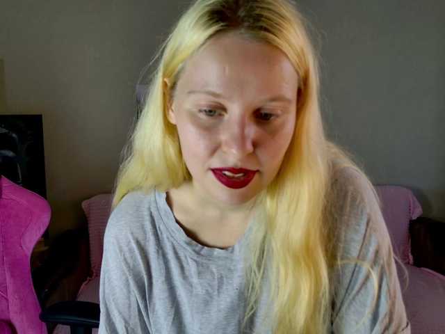 Sugárzási képernyőképek charming-blonde