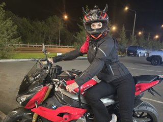 Erotikus videocsevegés Charodeyka