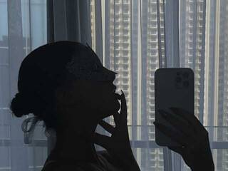 Erotikus videocsevegés CharRoseX