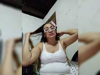 Erotikus videocsevegés cherrywhite03