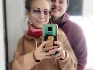 Erotikus videocsevegés Chery-n-Nana