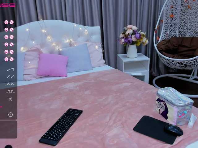 Fényképek ChloeDesire Hello Friend! My name is Chloe, I love making new acquaintances, feel free and welcome to my room! I have Lovens and Domi, they work with 3 tokens and are always on !!!! MUUUAAH