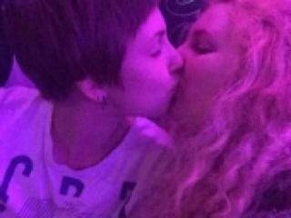 Erotikus videocsevegés chlorid