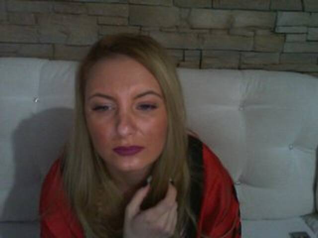 Sugárzási képernyőképek ChristinaHotX