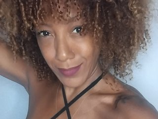 Erotikus videocsevegés CinnamonGirlBR