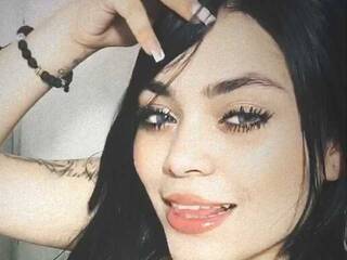 Erotikus videocsevegés Clhoe-Doll