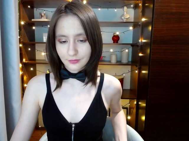 Fényképek CloudlessMood Hello guys) I wish you all a good day) Let's meet and have fun together)) Privat is always open to those who enjoy a good time! If you think my eyes are beautiful, tip me 20 tokens)) Smile)))