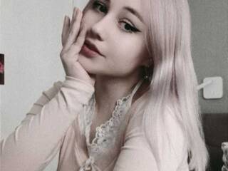 Erotikus videocsevegés CloutMama